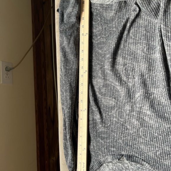 Tahari Gray Long Sleeve Top and Pants Set - Picture 6 of 9